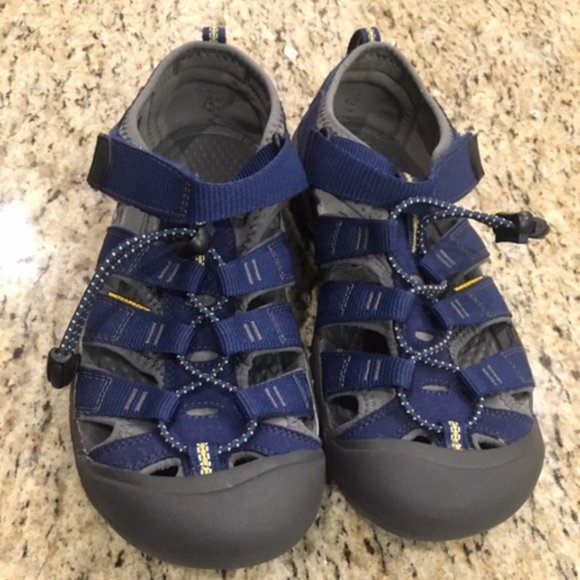 KEEN SANDALS /YOUTH SIZE 5 - Picture 4 of 4